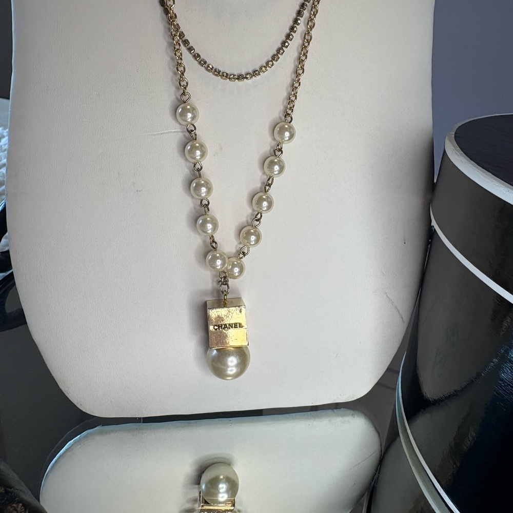 CC CHANEL inspired pearl/rhinestone layered drop necklaces - Picture 6 of 9